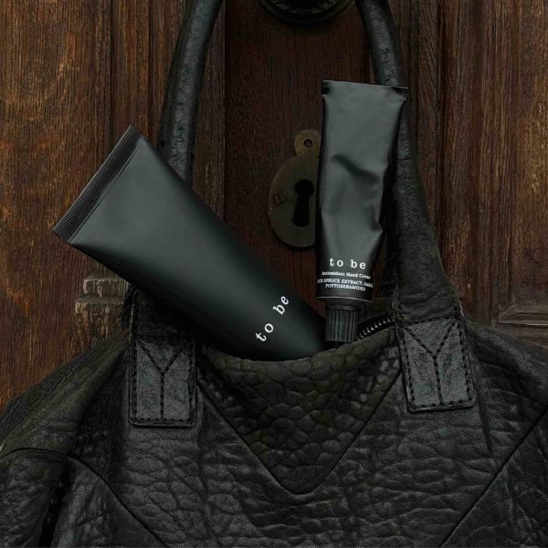 Подарунки з турботою: що подарувати подрузі, мамі чи собі у березні