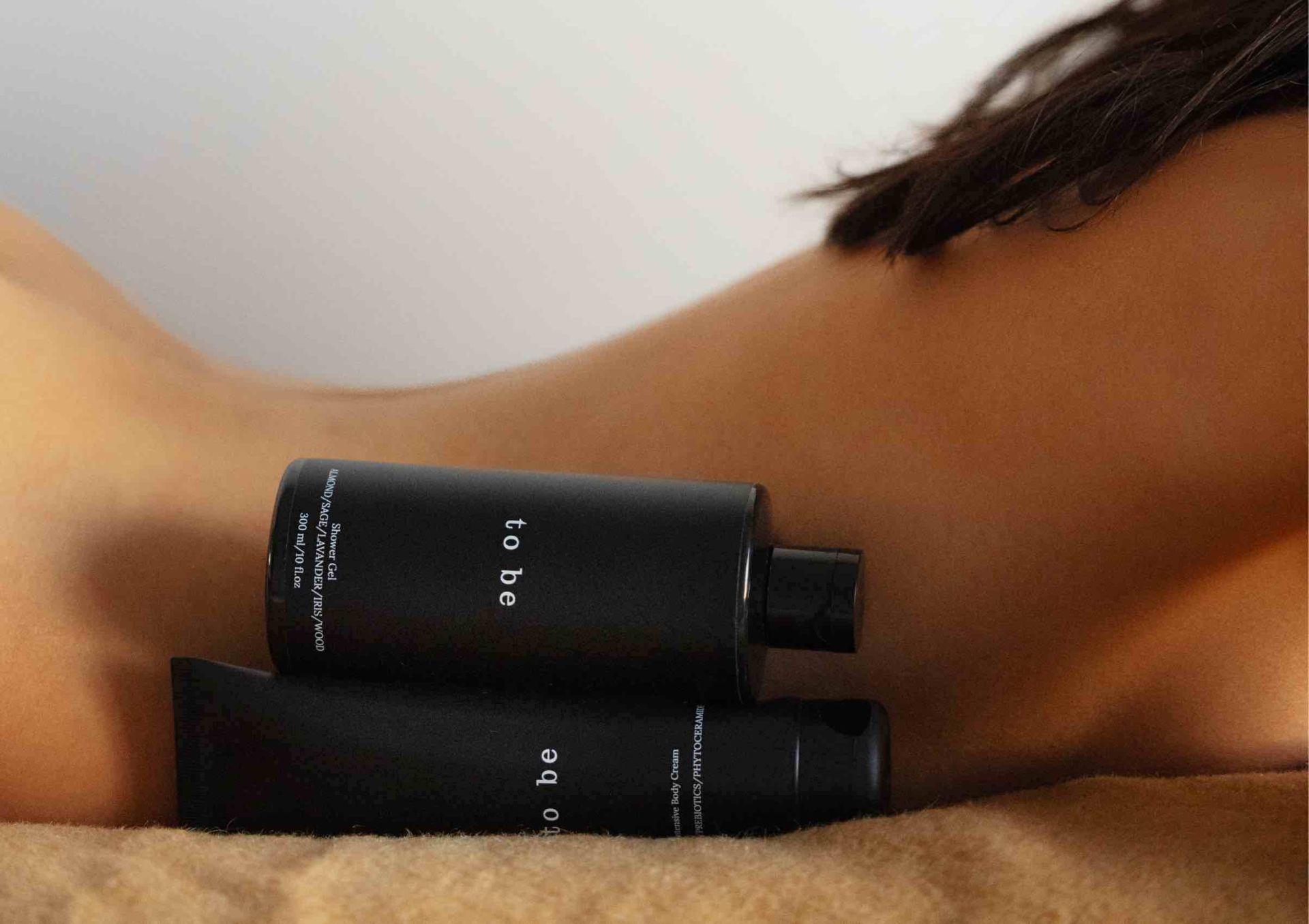 How to maintain body skin hydration: a daily ritual with natural body care by “to be”