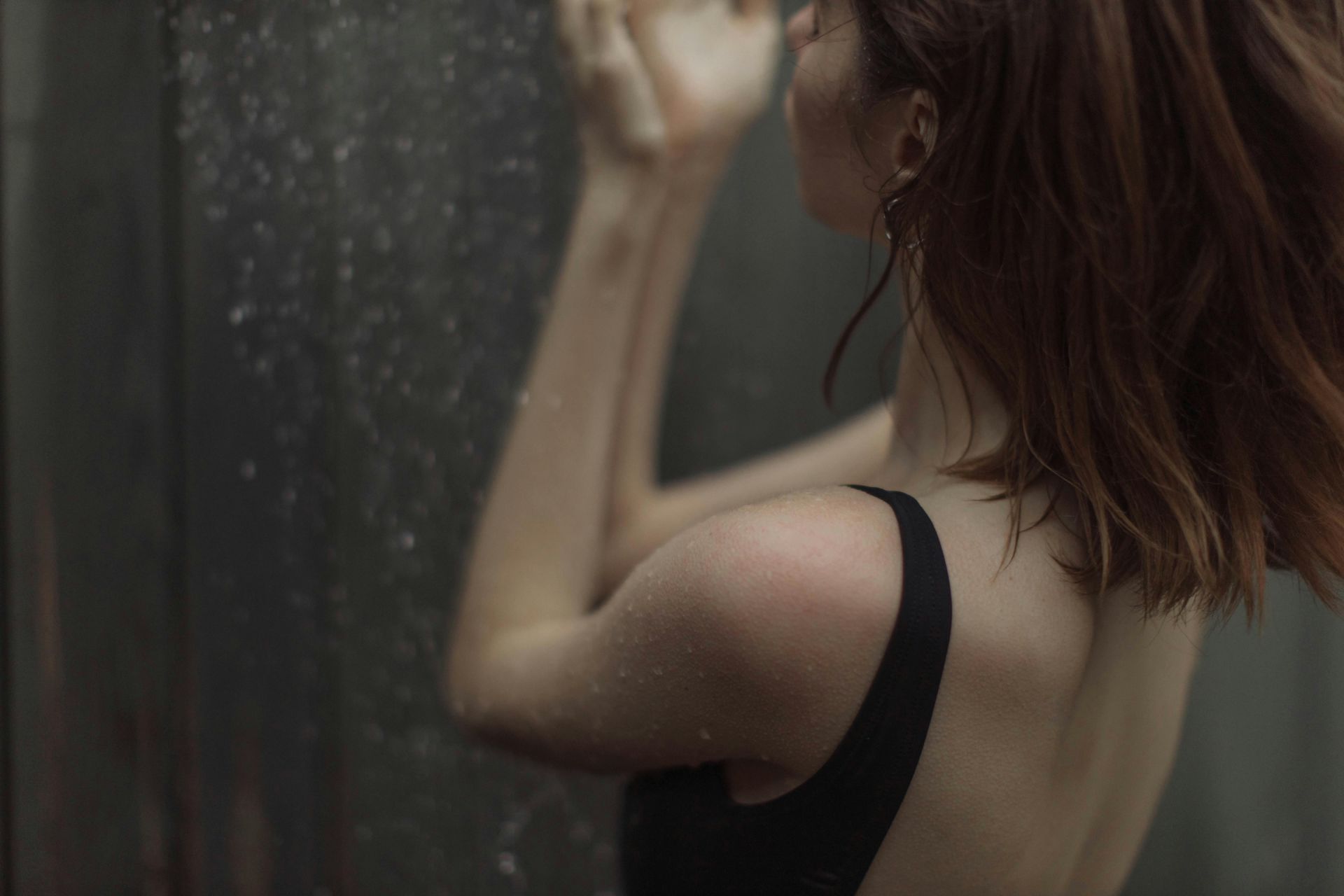 Dry skin on elbows: why it happens and how to restore softness